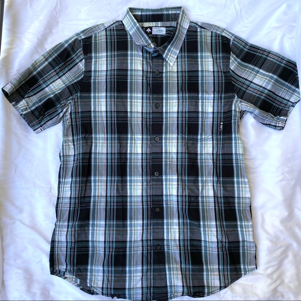 NWOT LRG Button Up L
